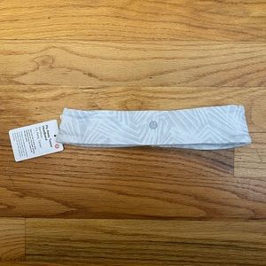 Lululemon Fly Away Tamer Headband II *Luxtreme
CAWM